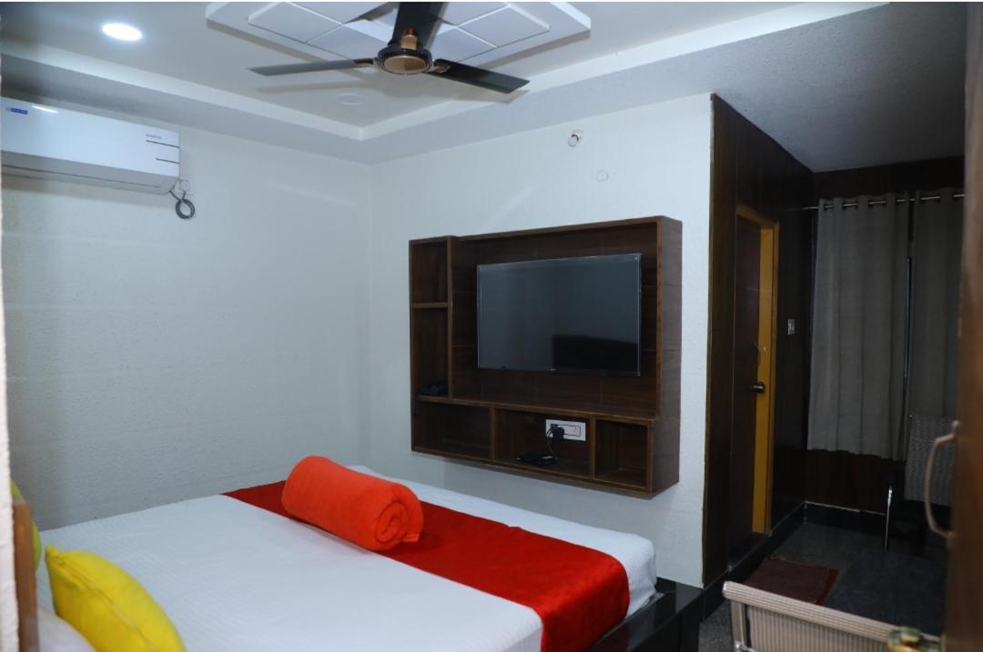 Hotel New Maruthi Inn, Lb Nagar Hyderabad Exterior photo